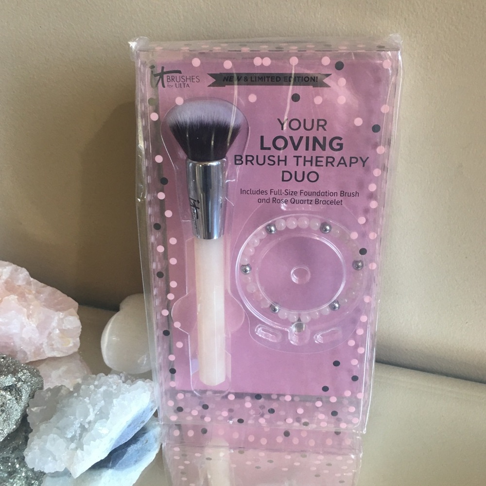 It Cosmetics Gemstone Rose Quartz Set